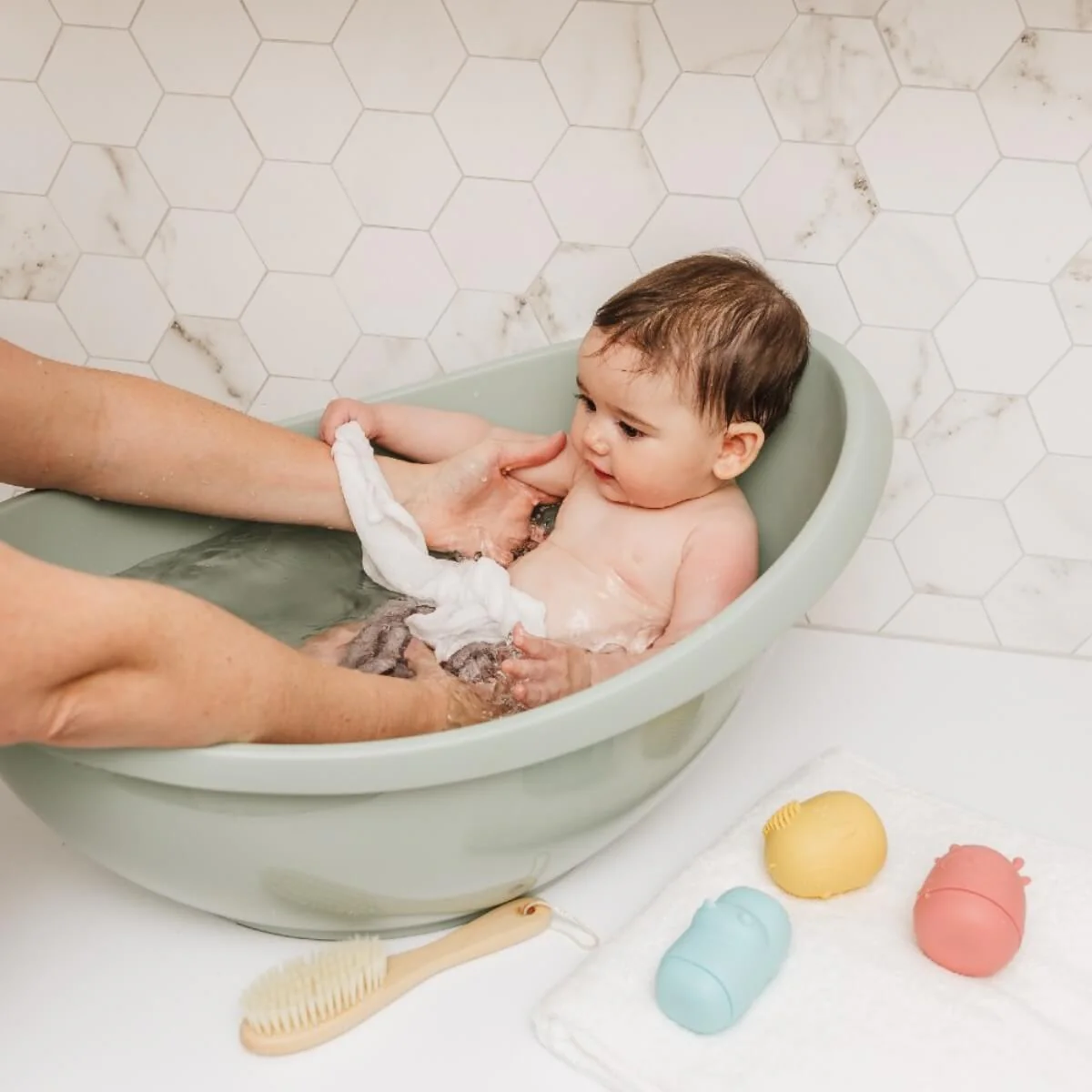 Bubble Baby Bath with Newborn Support Insert - Image 4
