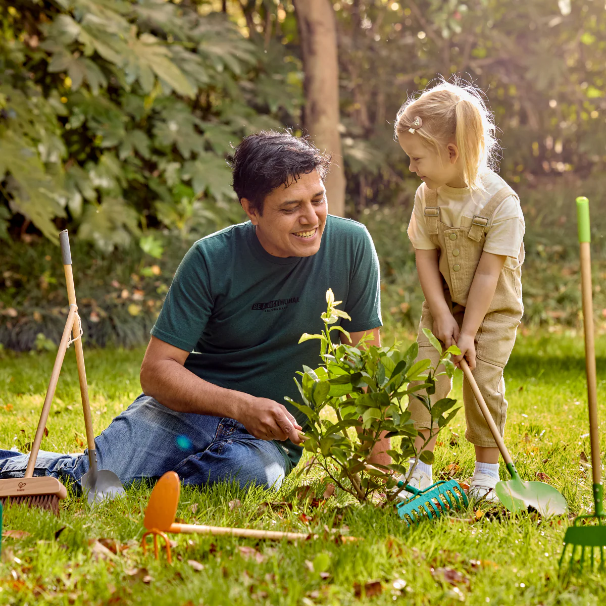 Hape Garden Spade - Image 4