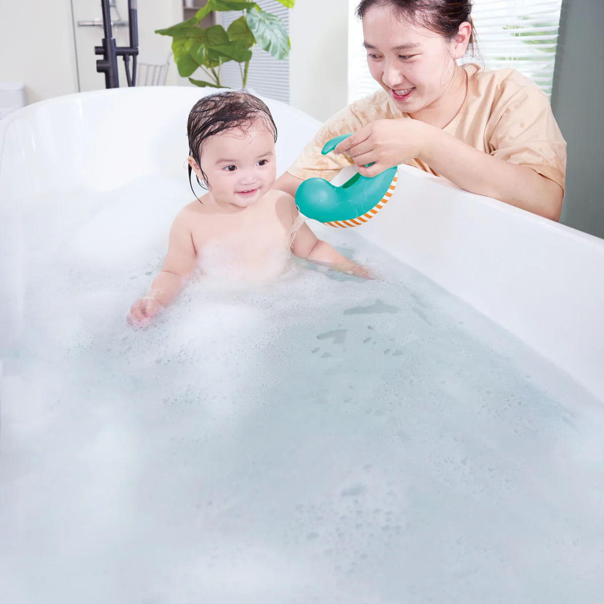 Hape Happy Splashers Seal Jug - Image 10