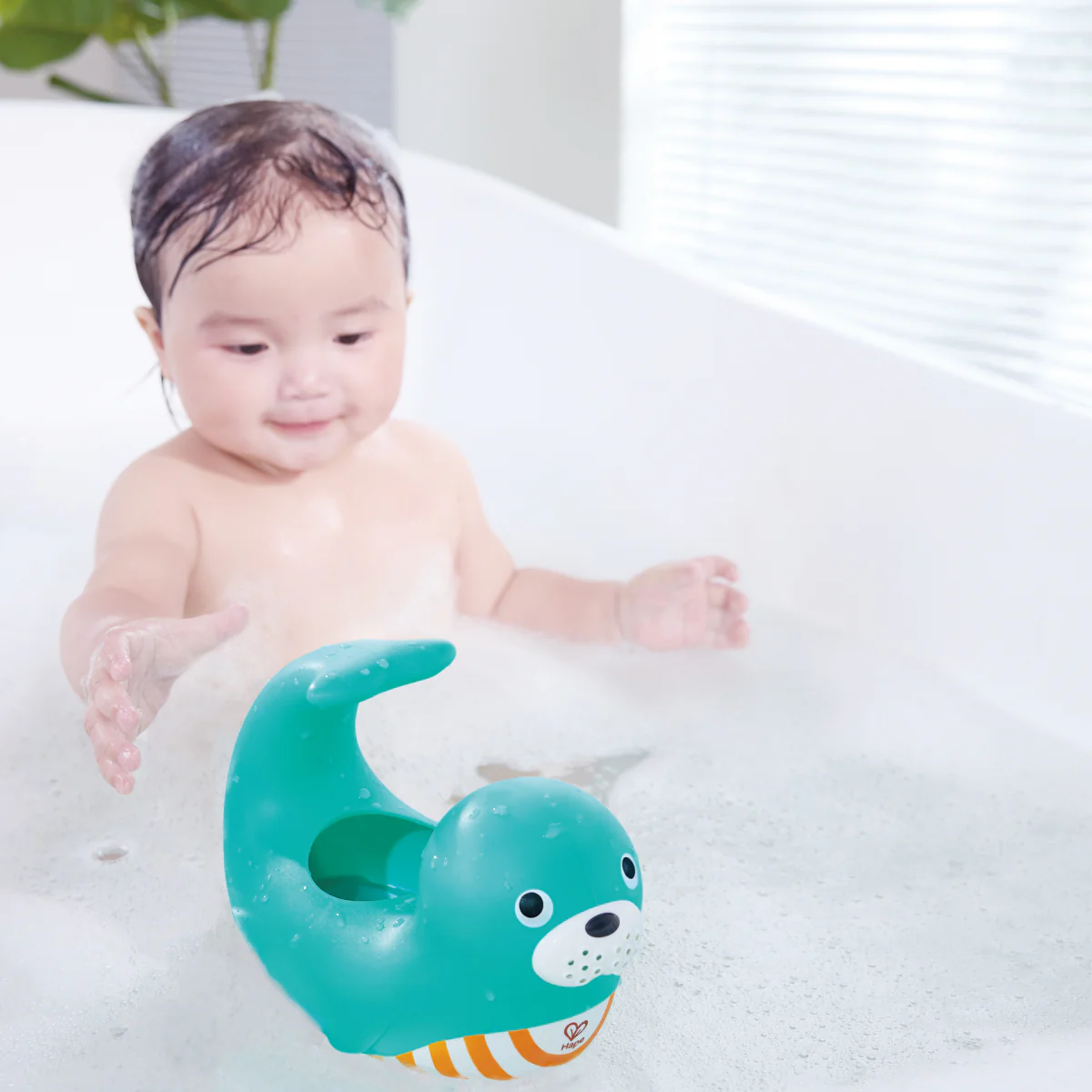 Hape Happy Splashers Seal Jug - Image 7
