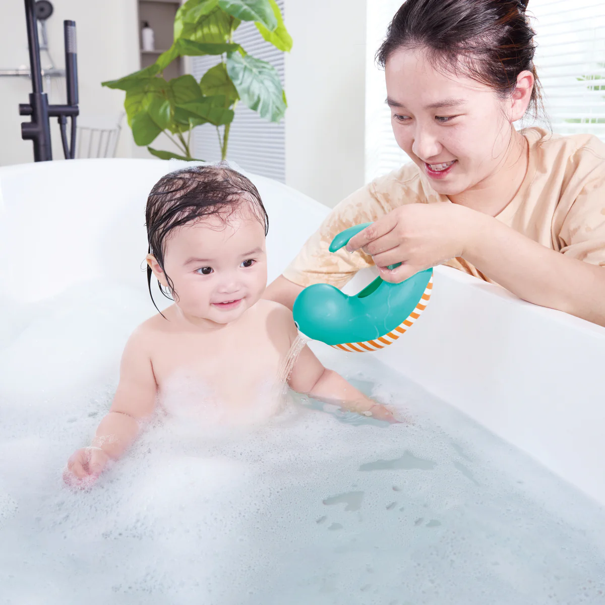 Hape Happy Splashers Seal Jug - Image 9