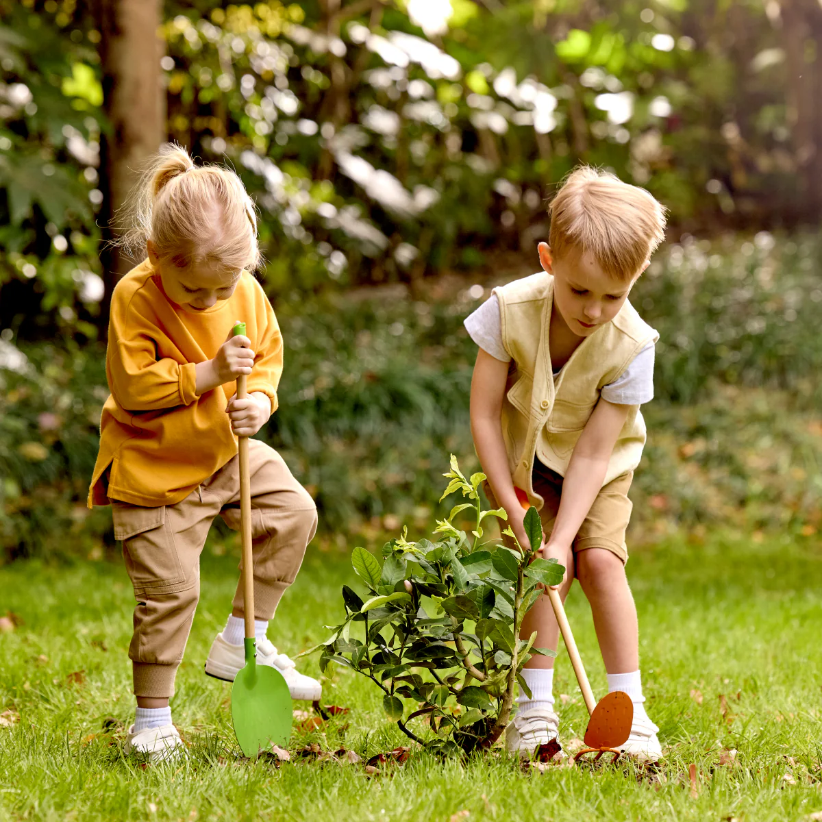 Hape Pointed Garden Shovel - Image 4