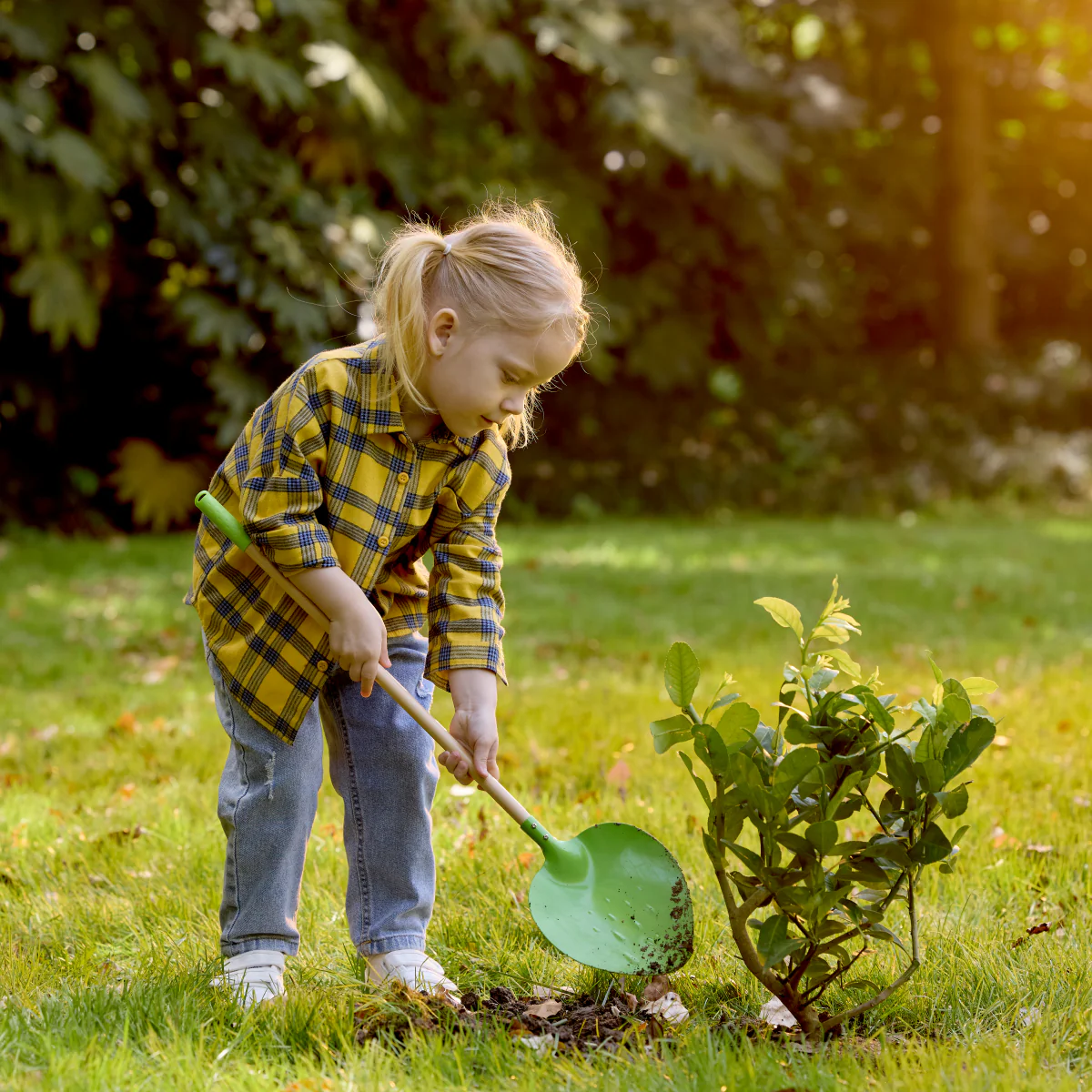 Hape Pointed Garden Shovel - Image 9