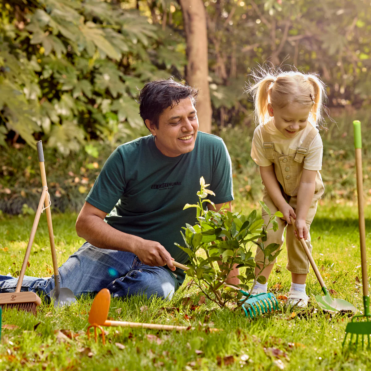 Hape Sqaure Point Transfer Garden Shovel - Image 4