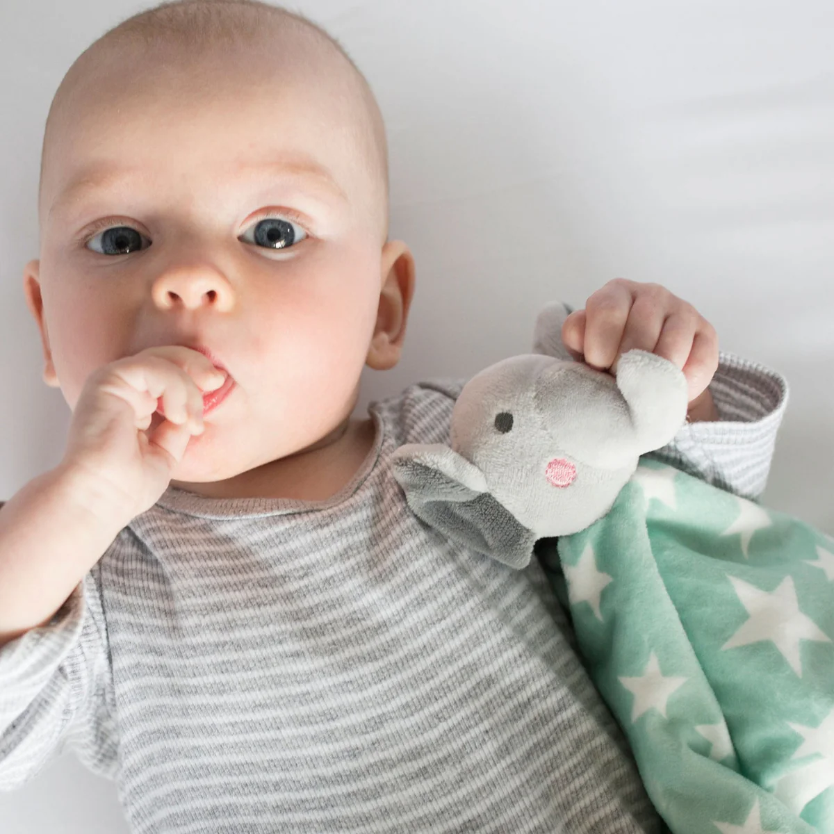 Little Linen Elephant Star Comforter - Image 2