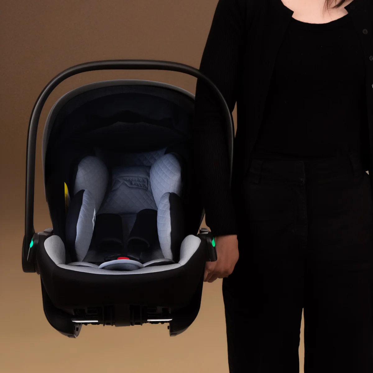 Mountain Buggy® protect™ i-Size Reclining Infant Car Seat with Rotating ISOFIX Base - Image 4