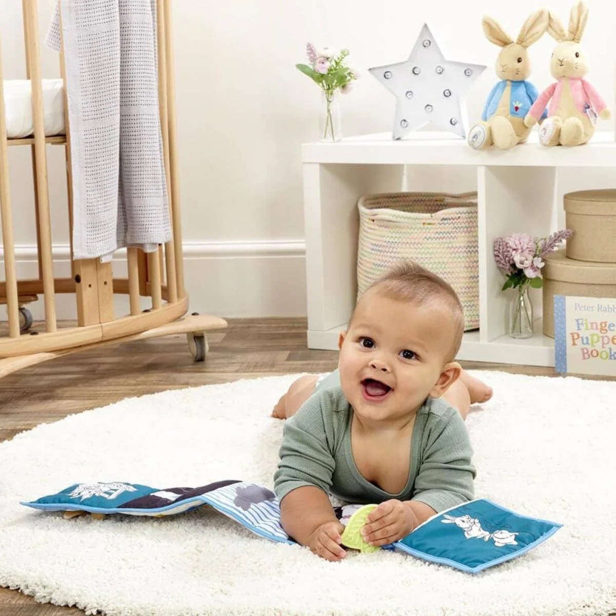 Peter Rabbit Unfold and Discover Book - Image 3