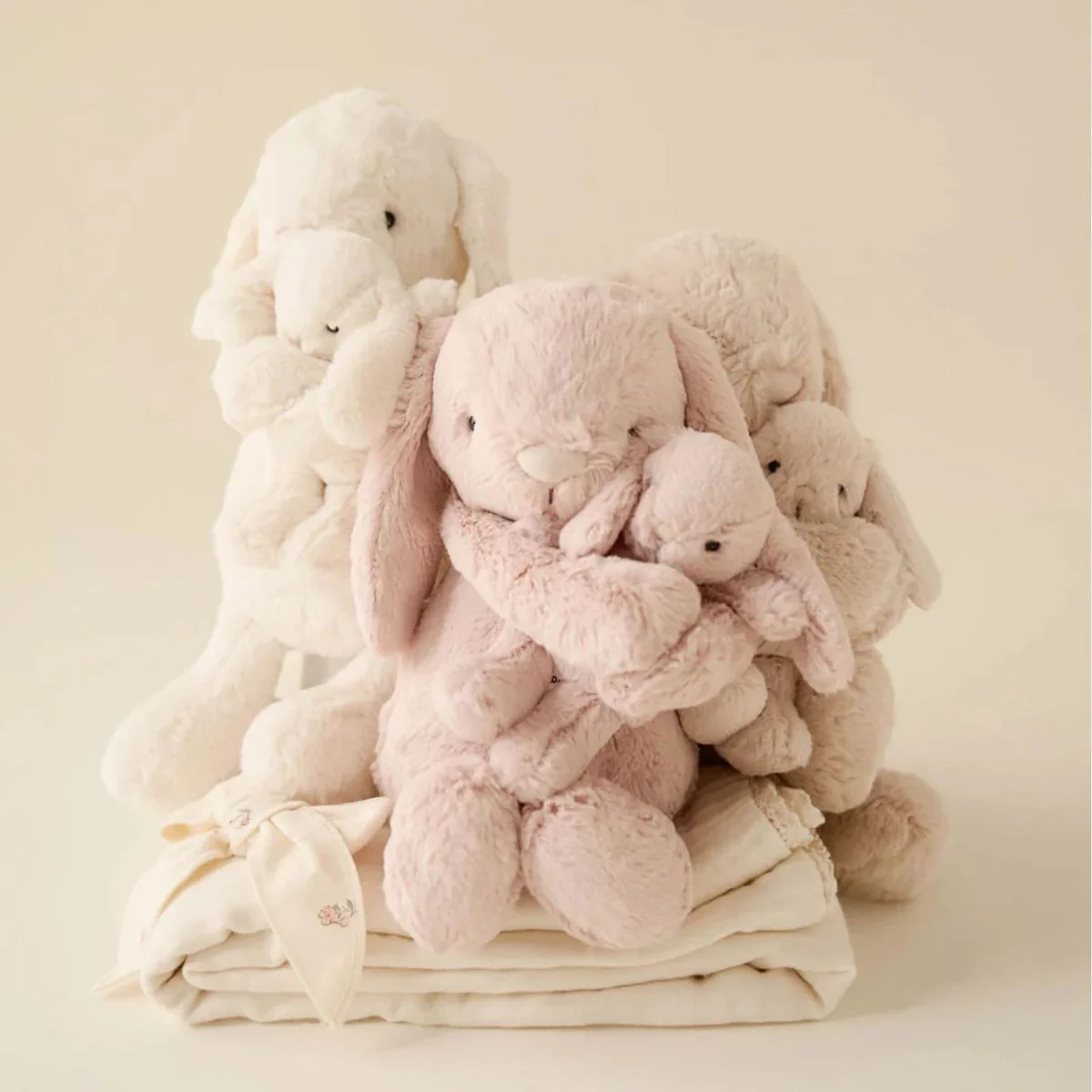 Snuggle Bunnies - Plush Frankie the Hugging Bunny - Image 7